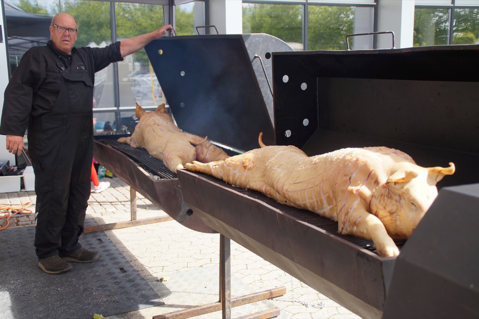 Helstegt pattegris på grill